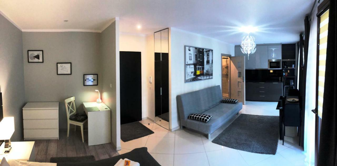 Moko Apartment Parking W Cenie Warschau Buitenkant foto